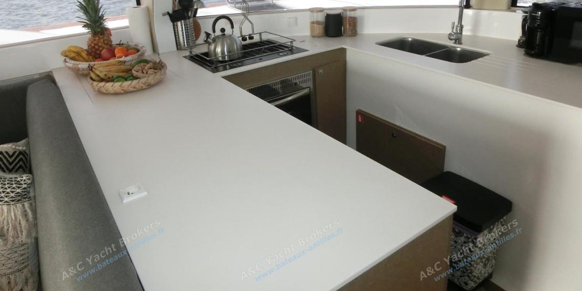 Neel 47 : Galley U shape Neel 47 : Galley U shape