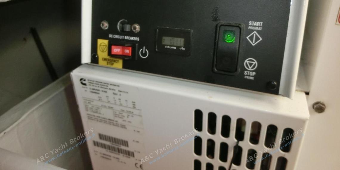 NEEL-TRIMARANS NEEL 47 : Onan generator NEEL-TRIMARANS NEEL 47 : Onan generator