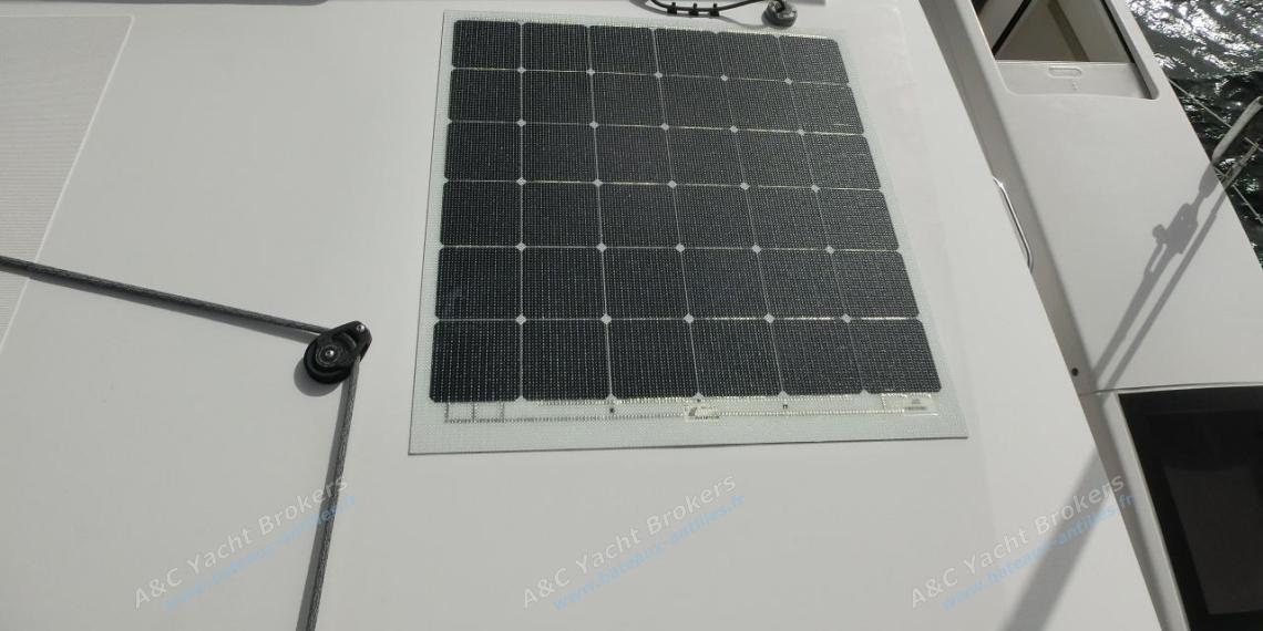 Neel 47 : Starlink antenna and solar panel Neel 47 : Starlink antenna and solar panel