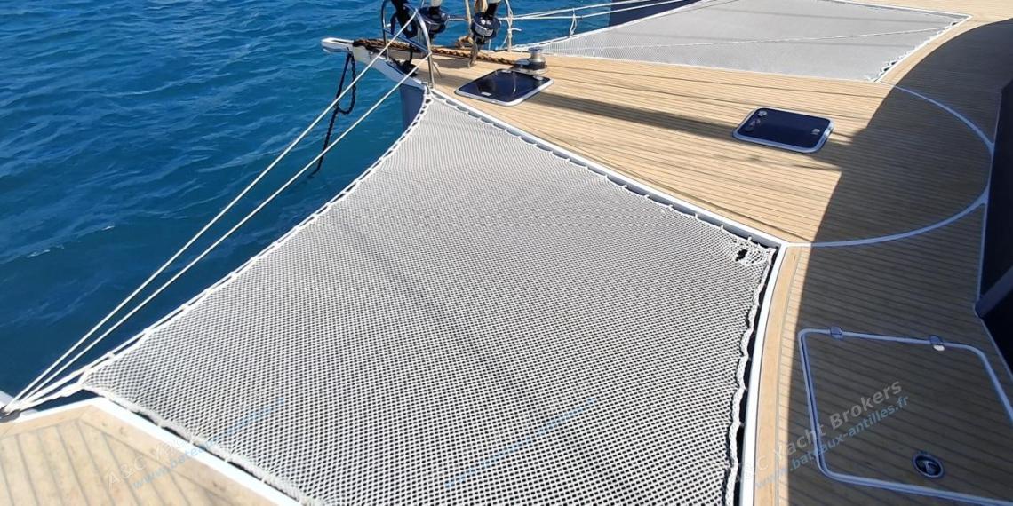 NEEL 51 : Trampolines seen from the port float NEEL 51 : Trampolines seen from the port float