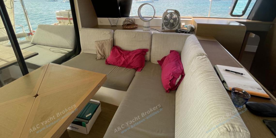 NEEL 51 : L shape bench NEEL 51 : L shape bench