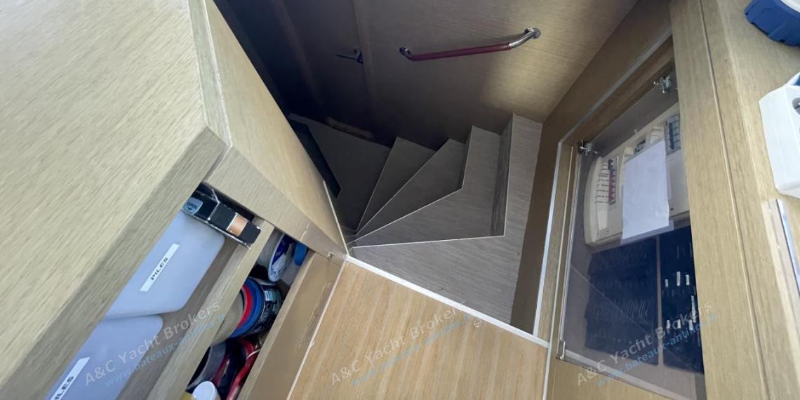 NEEL 51 : Forward cabin access NEEL 51 : Forward cabin access