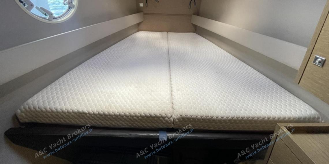 NEEL 51 : Forward cabin in central hull NEEL 51 : Forward cabin in central hull