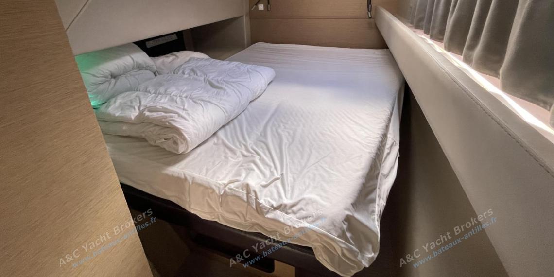 NEEL 51 : Aft cabin in port float NEEL 51 : Aft cabin in port float