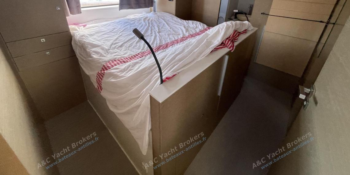 NEEL 51 : Main cabin on saloon level NEEL 51 : Main cabin on saloon level