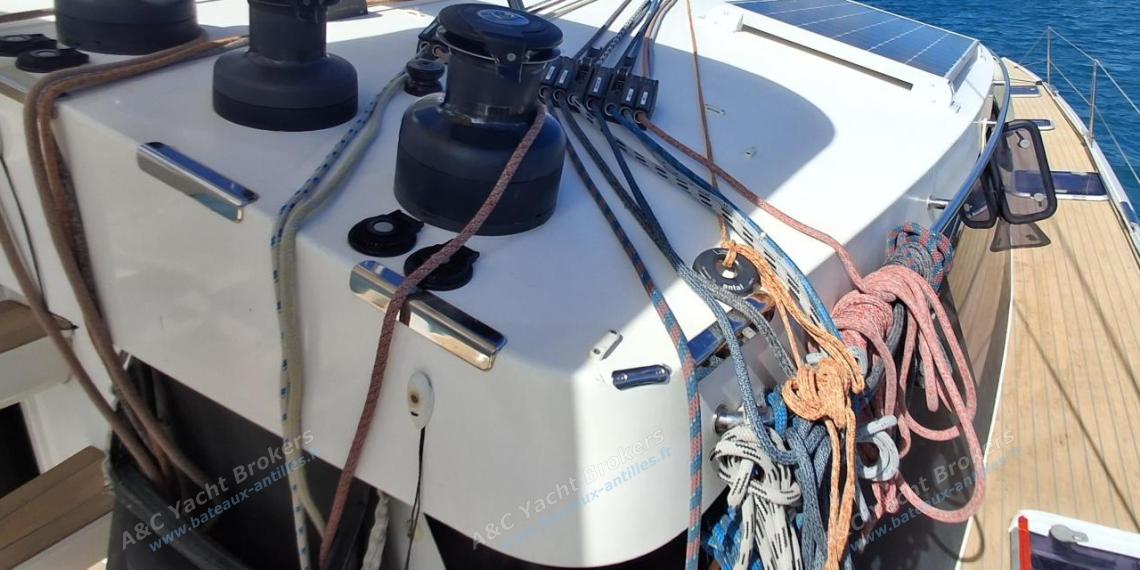 NEEL 51 : Winches at helm station NEEL 51 : Winches at helm station