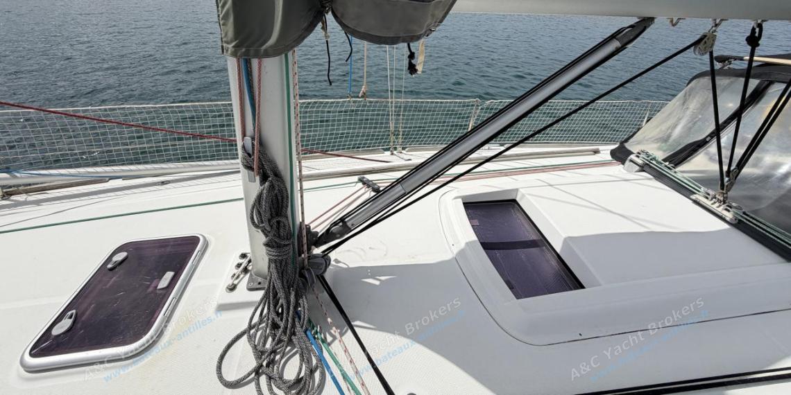 Bénéteau Oceanis 37 Limited Edition : Hale-bas rigide Bénéteau Oceanis 37 Limited Edition : Hale-bas rigide