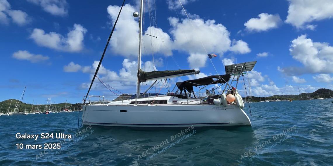 Bénéteau Oceanis 37 Limited Edition : At anchor Bénéteau Oceanis 37 Limited Edition : At anchor