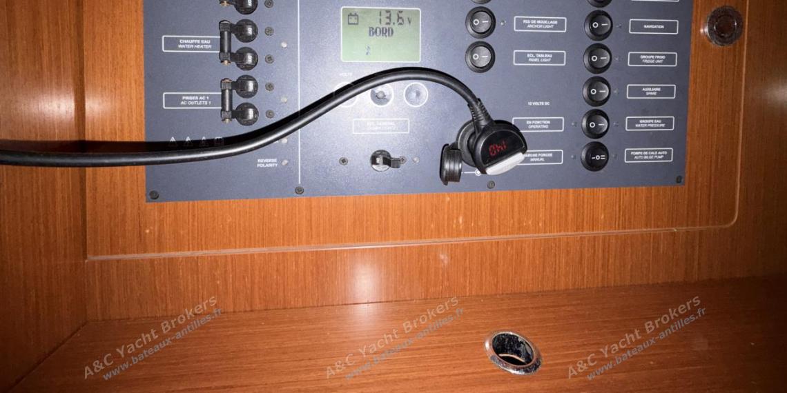 Bénéteau Oceanis 37 Limited Edition : Panneau électrique Bénéteau Oceanis 37 Limited Edition : Panneau électrique