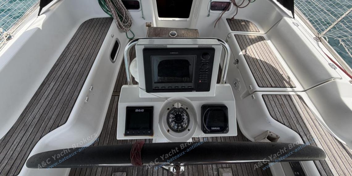 Bénéteau Oceanis 37 Limited Edition : Poste de barre Bénéteau Oceanis 37 Limited Edition : Poste de barre