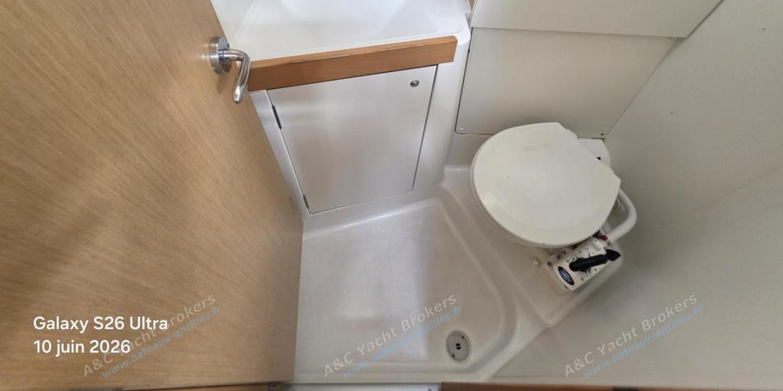 Bénéteau Oceanis 38 : Starboard shower room Bénéteau Oceanis 38 : Starboard shower room