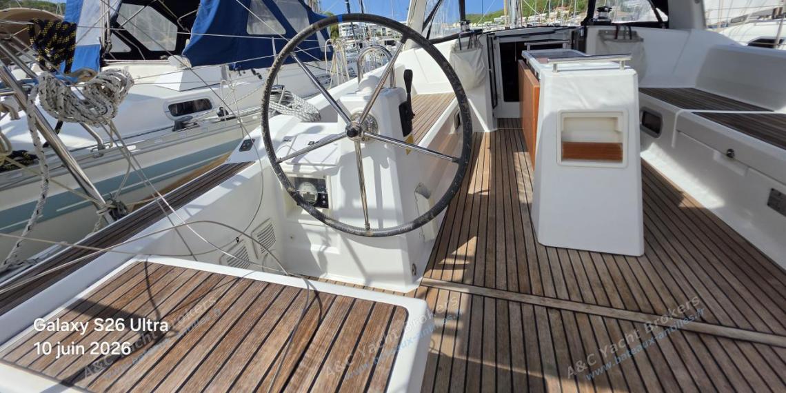 Bénéteau Oceanis 38 : Port helm station Bénéteau Oceanis 38 : Port helm station