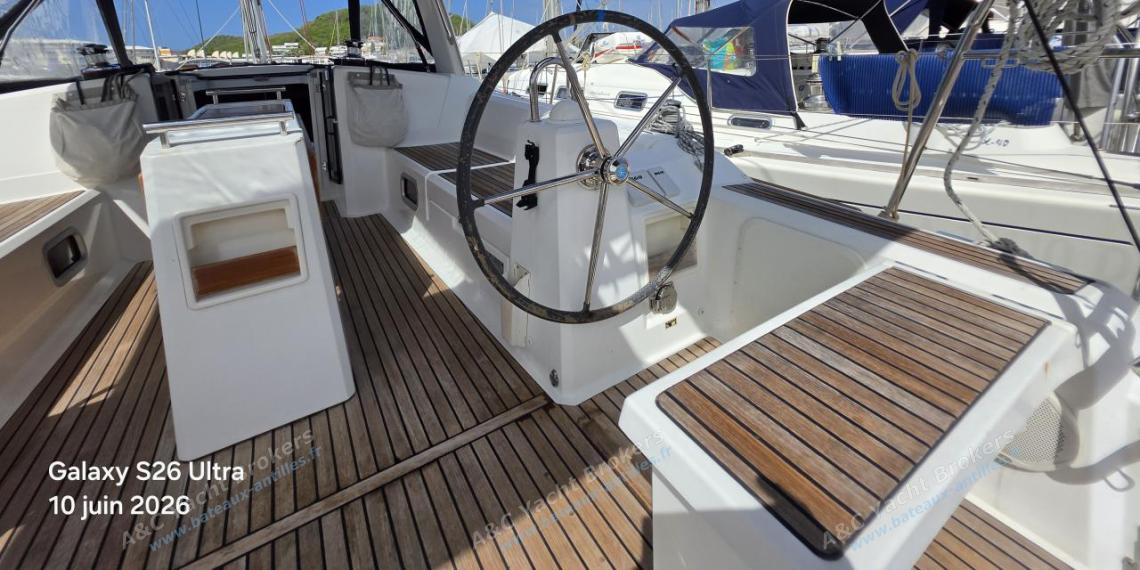 Bénéteau Oceanis 38 : starboard helm station Bénéteau Oceanis 38 : starboard helm station