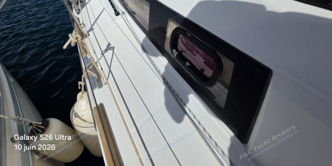 Bénéteau Oceanis 38 : Port companionway other view Bénéteau Oceanis 38 : Port companionway other view