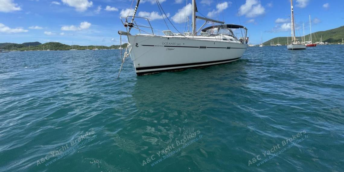 Bénéteau Oceanis 393 Clipper : At anchor in Martinique Bénéteau Oceanis 393 Clipper : At anchor in Martinique