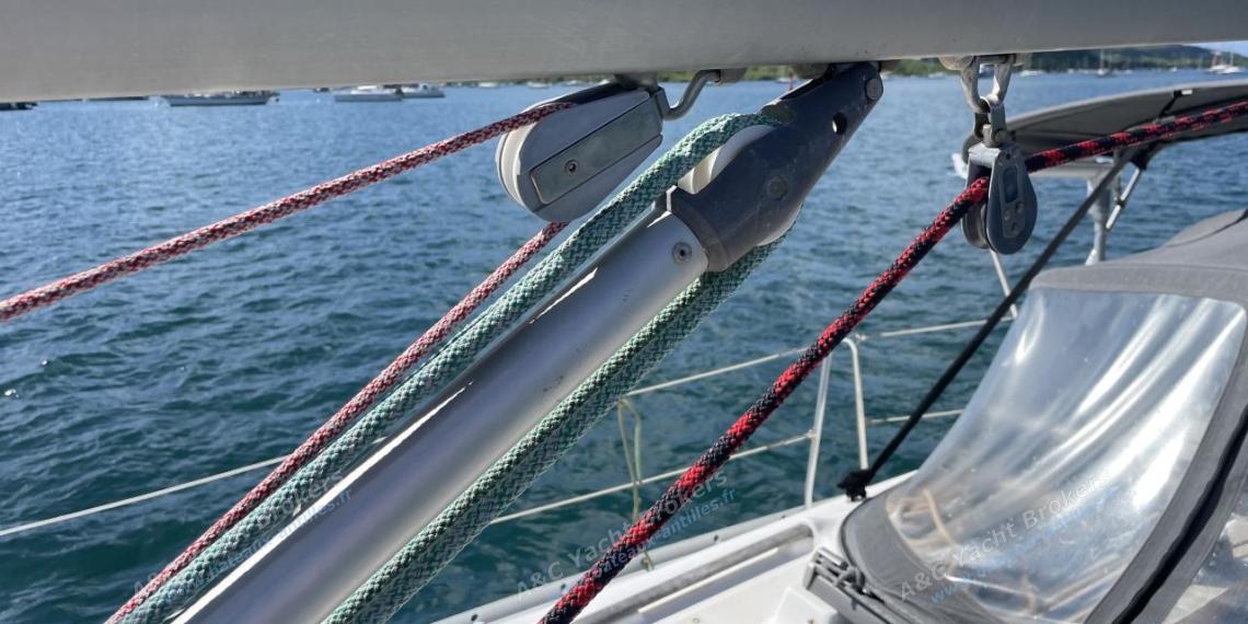 Bénéteau Oceanis 393 Clipper : Rod kicker Bénéteau Oceanis 393 Clipper : Rod kicker