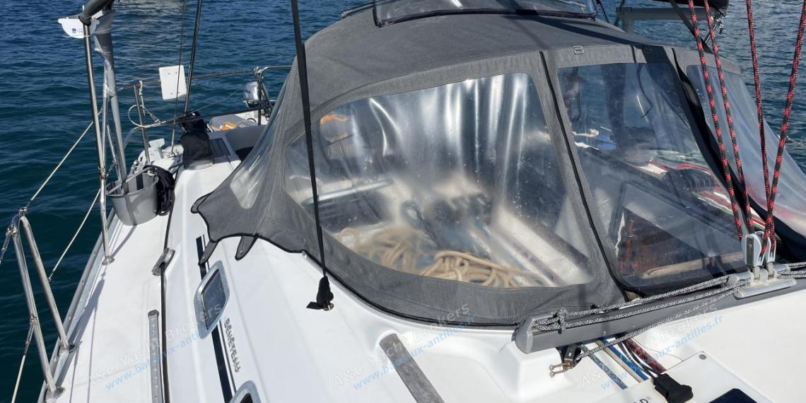 Bénéteau Oceanis 393 Clipper : Dodger Bénéteau Oceanis 393 Clipper : Dodger