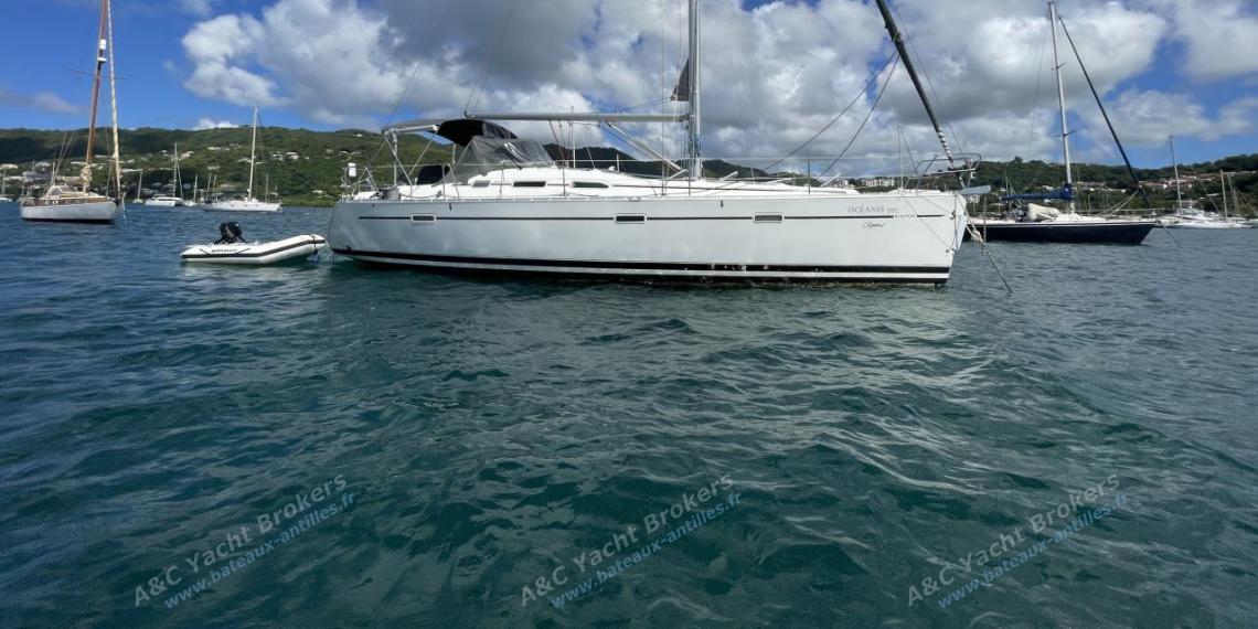 Bénéteau Oceanis 393 Clipper : At anchor in Martinique other view Bénéteau Oceanis 393 Clipper : At anchor in Martinique other view