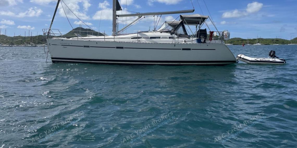 Bénéteau Oceanis 393 Clipper : At anchor in Marin anchorage Bénéteau Oceanis 393 Clipper : At anchor in Marin anchorage