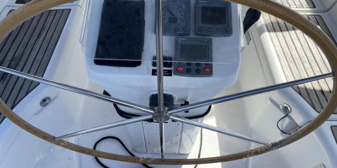 Bénéteau Oceanis 393 Clipper : Helm station Bénéteau Oceanis 393 Clipper : Helm station