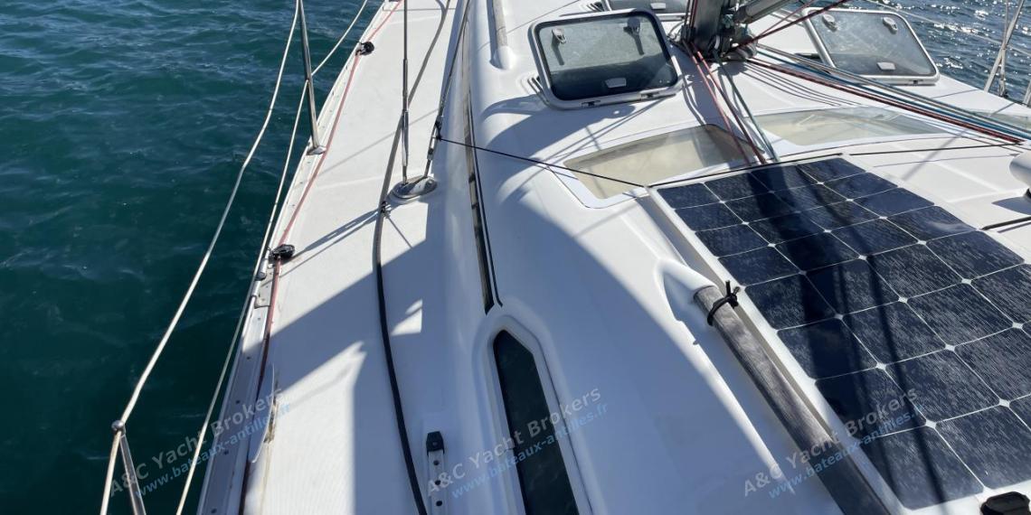 Bénéteau Oceanis 393 Clipper : Port companionway other view Bénéteau Oceanis 393 Clipper : Port companionway other view