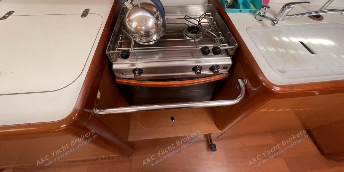 Bénéteau Oceanis 40 : Galley other view Bénéteau Oceanis 40 : Galley other view