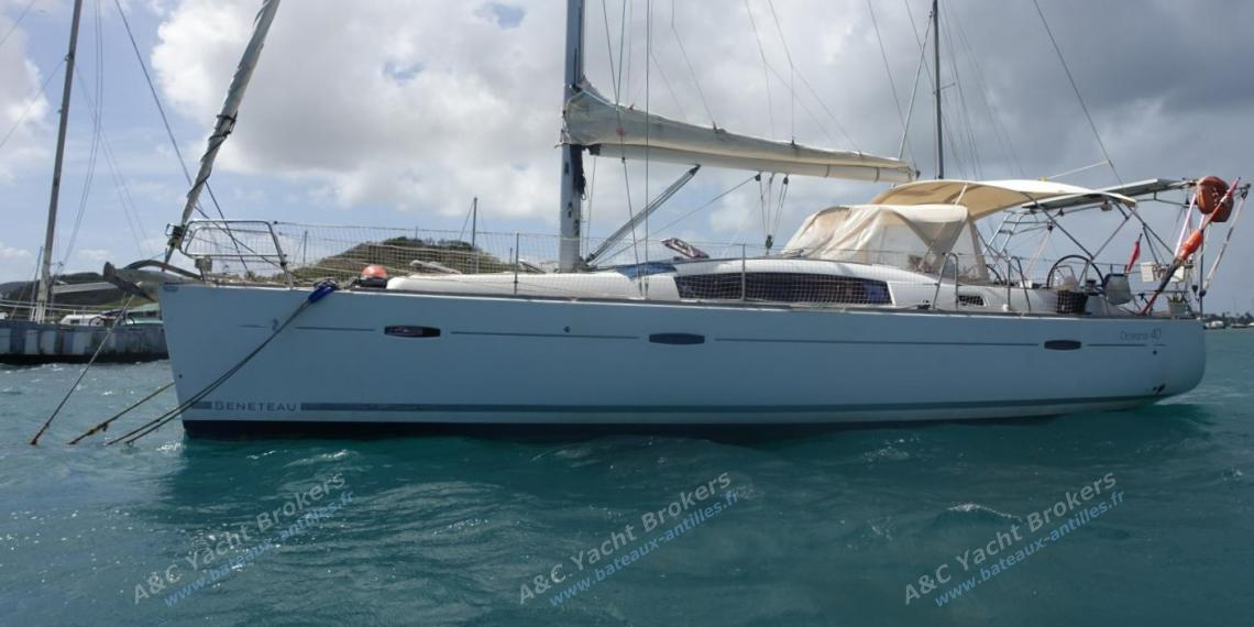 Bénéteau Oceanis 40 : At anchorage in Martinique Bénéteau Oceanis 40 : At anchorage in Martinique