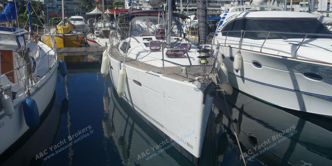 Bénéteau Oceanis 40 : In the marina Bénéteau Oceanis 40 : In the marina