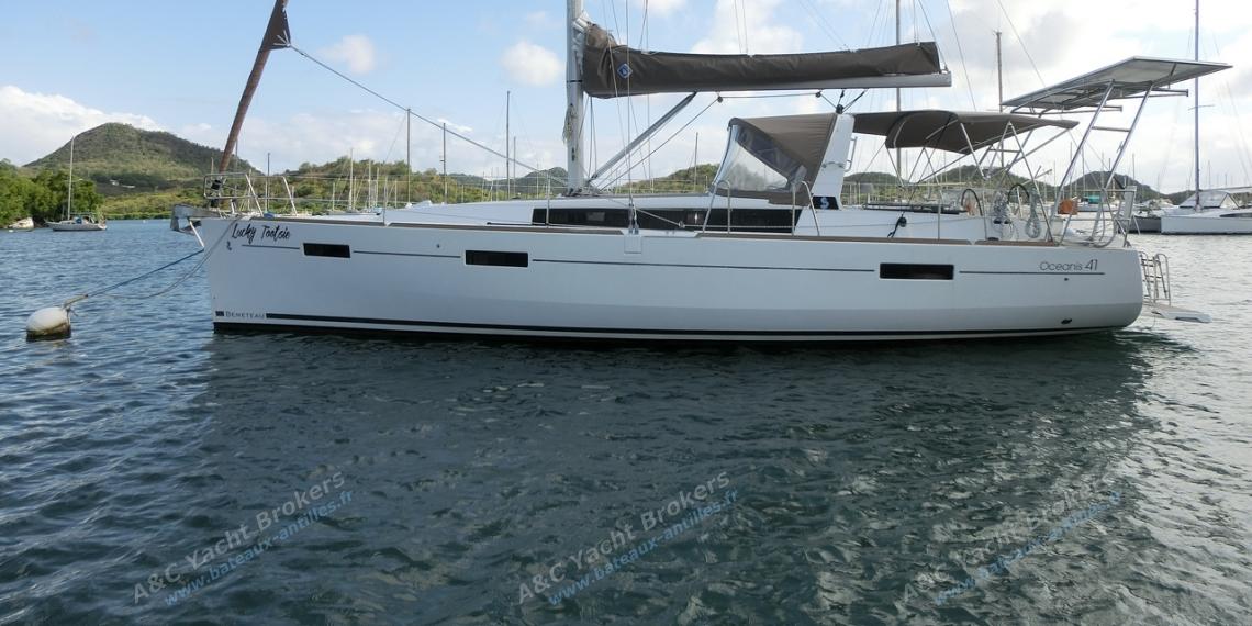 Bénéteau Oceanis 41 : At anchor Bénéteau Oceanis 41 : At anchor