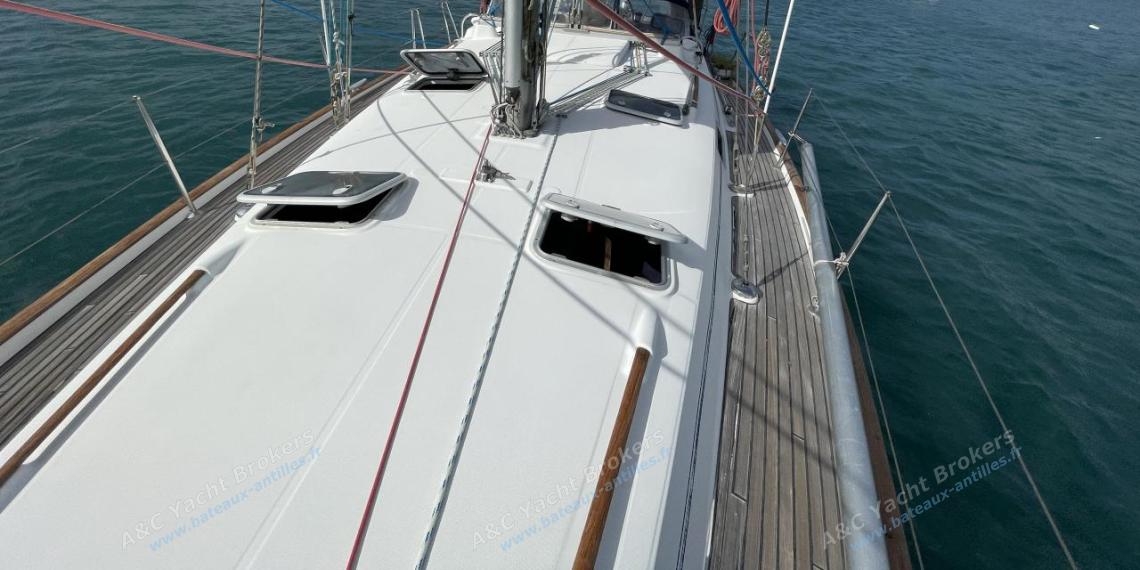 Bénéteau Oceanis 411 Celebration : Seen from the bow other view Bénéteau Oceanis 411 Celebration : Seen from the bow other view