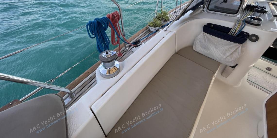 Bénéteau Oceanis 411 Celebration : Port cockpit bench Bénéteau Oceanis 411 Celebration : Port cockpit bench