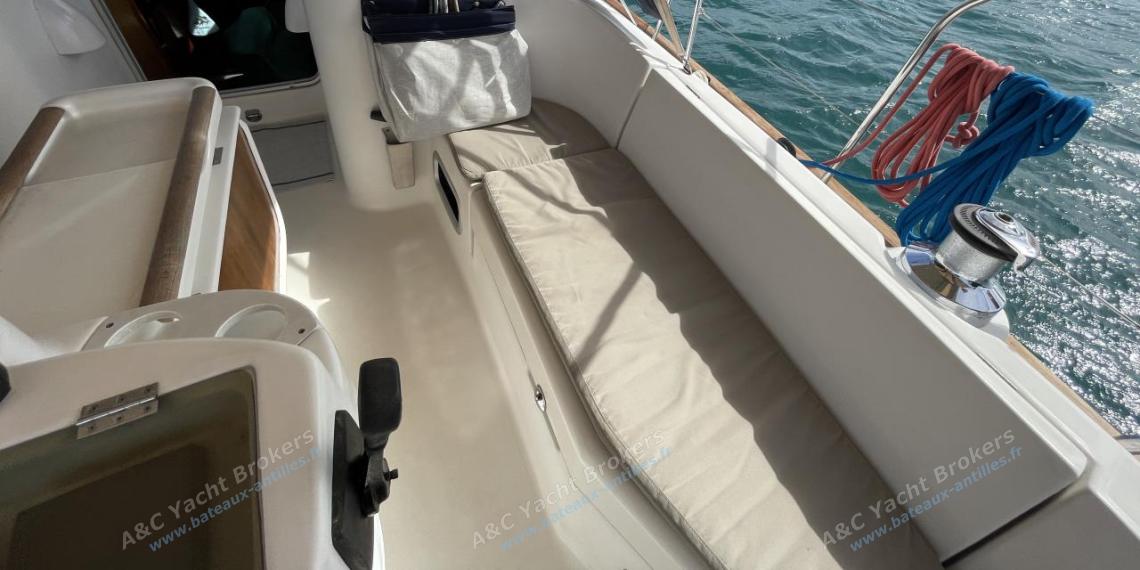 Bénéteau Oceanis 411 Celebration : Starboard cockpit bench Bénéteau Oceanis 411 Celebration : Starboard cockpit bench
