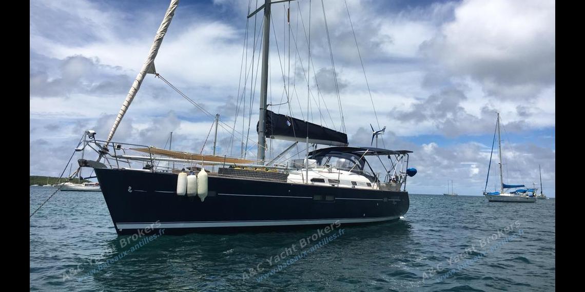 Bénéteau Oceanis 423 Clipper : At anchor in Martinique Bénéteau Oceanis 423 Clipper : At anchor in Martinique