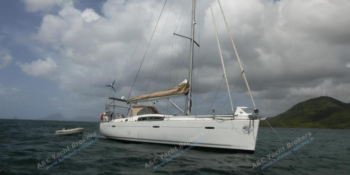 Bénéteau Oceanis 43 : At anchor in Martinique Bénéteau Oceanis 43 : At anchor in Martinique