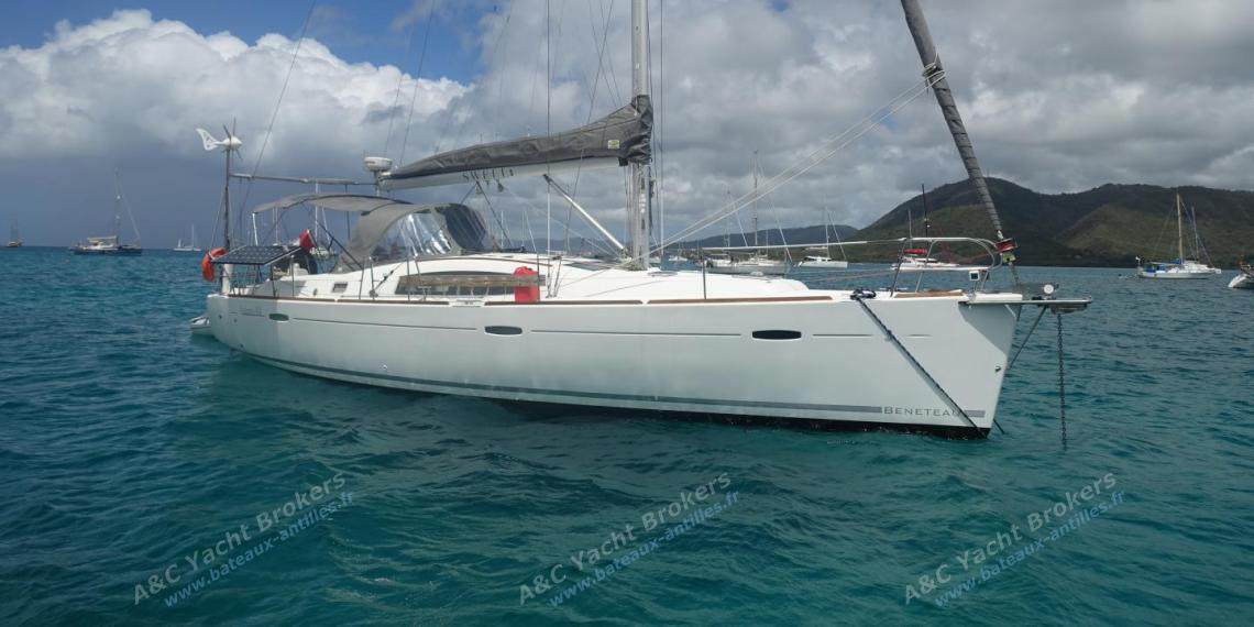 Bénéteau Oceanis 43 : At anchor in Martinique Bénéteau Oceanis 43 : At anchor in Martinique