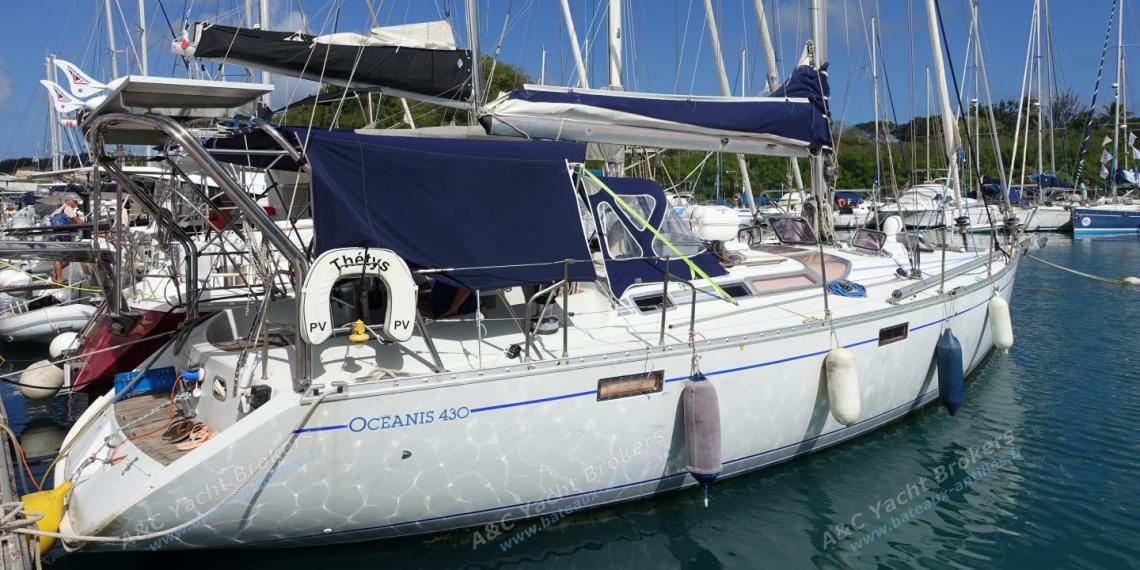 Bénéteau Oceanis 430 : In marina Bénéteau Oceanis 430 : In marina