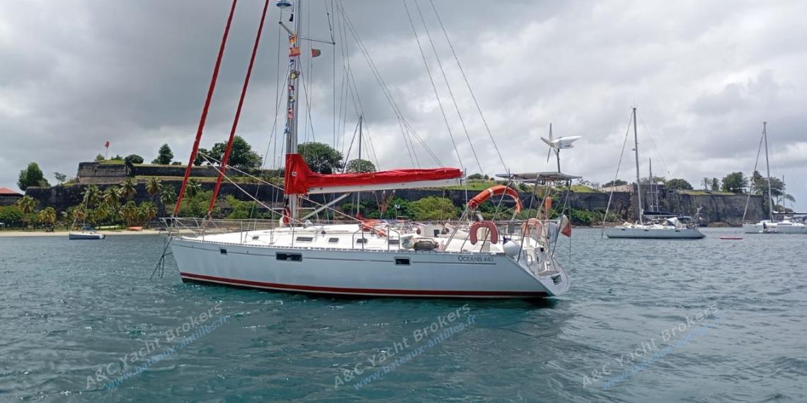 Bénéteau Oceanis 440 : At anchor in Martinique Bénéteau Oceanis 440 : At anchor in Martinique