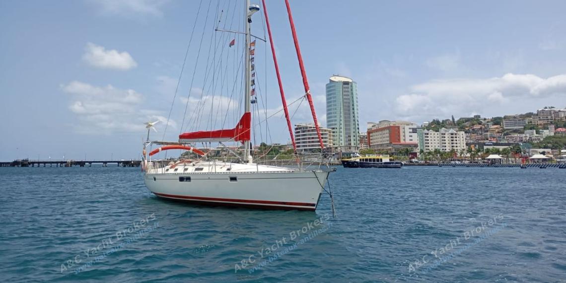 Bénéteau Oceanis 440 : At anchor other view Bénéteau Oceanis 440 : At anchor other view