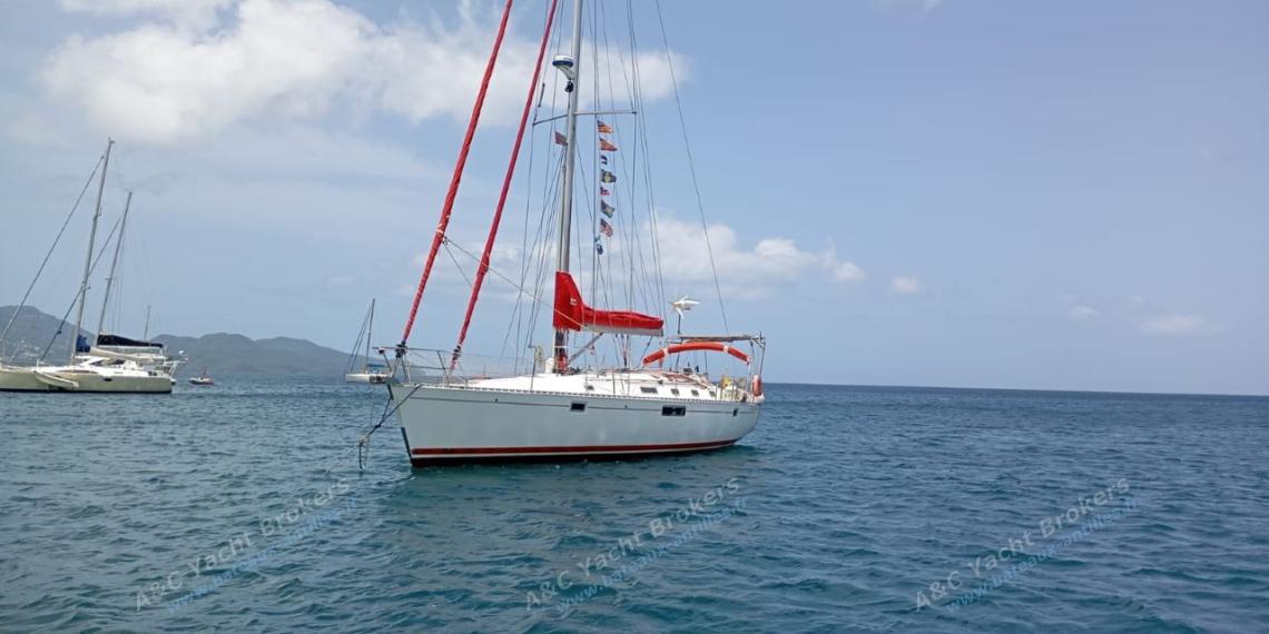 Bénéteau Oceanis 440 : At anchor in Fort de France Martinique Bénéteau Oceanis 440 : At anchor in Fort de France Martinique