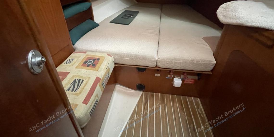 Bénéteau Oceanis 440 : Aft starboard cabin Bénéteau Oceanis 440 : Aft starboard cabin