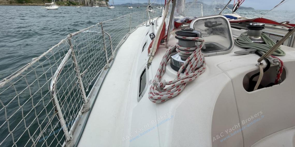 Bénéteau Oceanis 440 : Roof and port companionway Bénéteau Oceanis 440 : Roof and port companionway