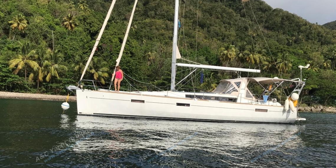Bénéteau Oceanis 45 : At anchorage in Martinique Bénéteau Oceanis 45 : At anchorage in Martinique