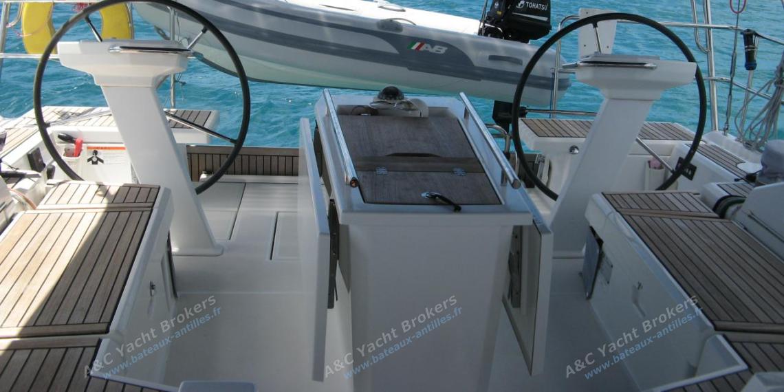 Bénéteau Oceanis 46.1 : Dinghy on davits Bénéteau Oceanis 46.1 : Dinghy on davits