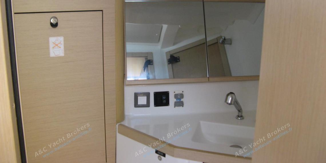 Bénéteau Oceanis 46.1 : Aft starboard shower room Bénéteau Oceanis 46.1 : Aft starboard shower room