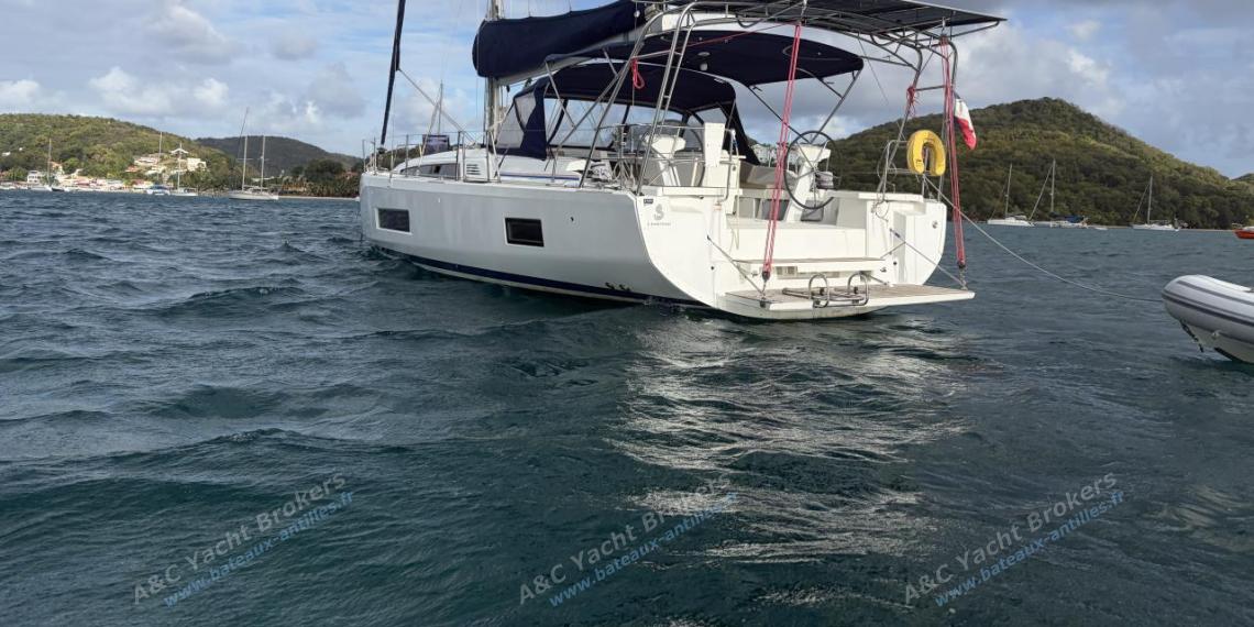 Bénéteau Oceanis 46.1 : Marin anchorage in Martinique Bénéteau Oceanis 46.1 : Marin anchorage in Martinique