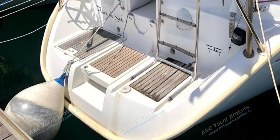 Bénéteau Oceanis 461 : Aft transom and swim ladder Bénéteau Oceanis 461 : Aft transom and swim ladder