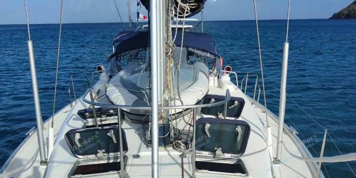 Bénéteau Oceanis 461 : Roof seen from the bow Bénéteau Oceanis 461 : Roof seen from the bow
