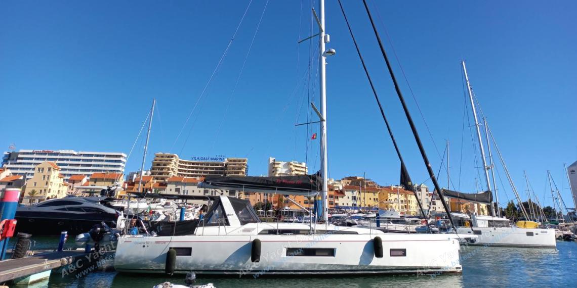 Bénéteau Oceanis 51.1 : In the marina Bénéteau Oceanis 51.1 : In the marina