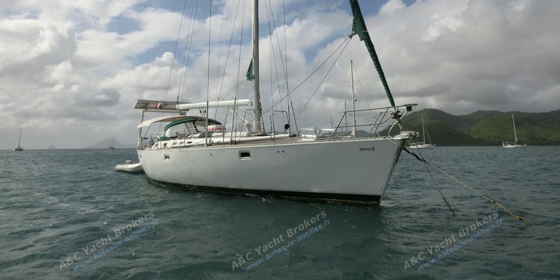 Oceanis 510: At anchor Oceanis 510: At anchor