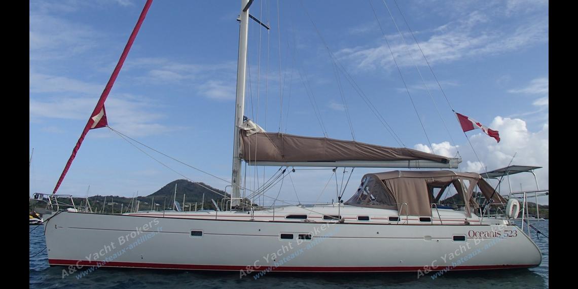 Bénéteau Oceanis 523 : At anchor in Martinique Bénéteau Oceanis 523 : At anchor in Martinique